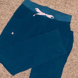 Limited edition color figs scrub bottom